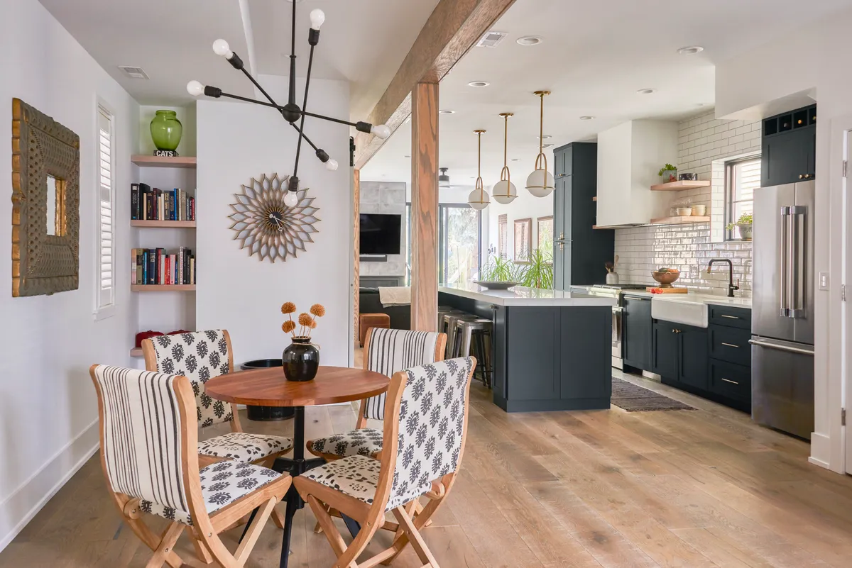 123 Remodeling team meeting with client